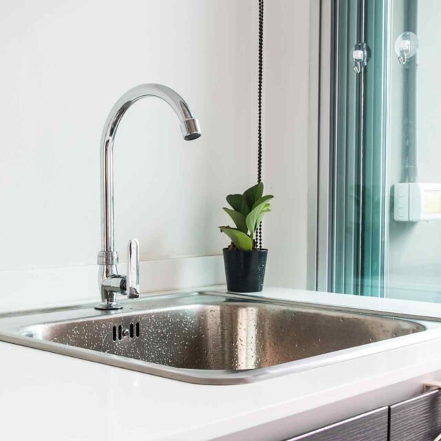 https://metro-plumbing.ca/wp-content/uploads/2018/10/gallery_projects_19-640x640.jpg