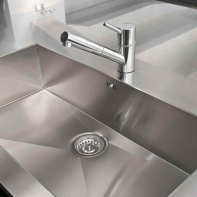 https://metro-plumbing.ca/wp-content/uploads/2018/10/gallery_projects_21-640x640.jpg