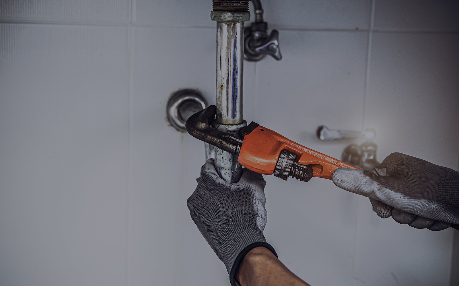 Metro Plumbing Plumber Fixing Drain